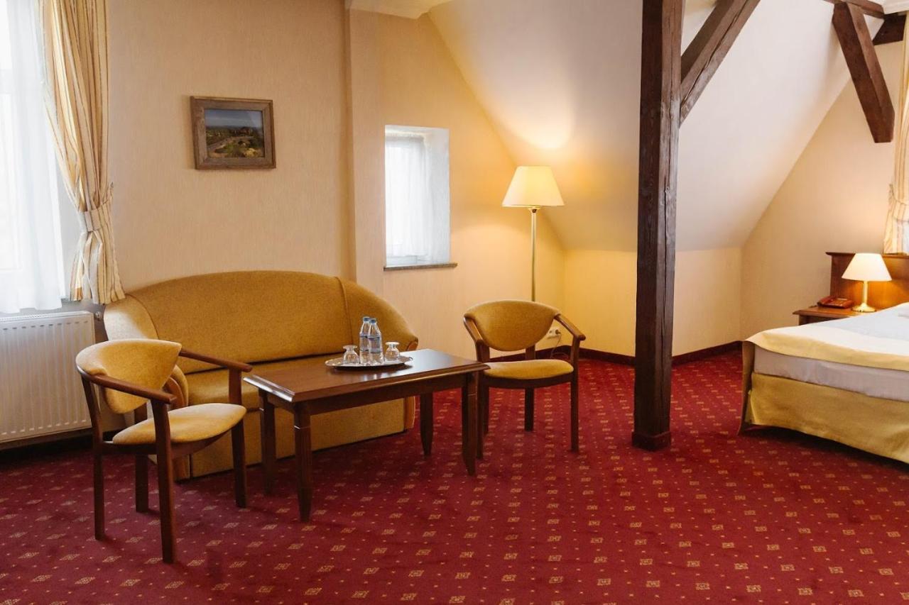 Hotel Jakub Sobieski Oława Esterno foto