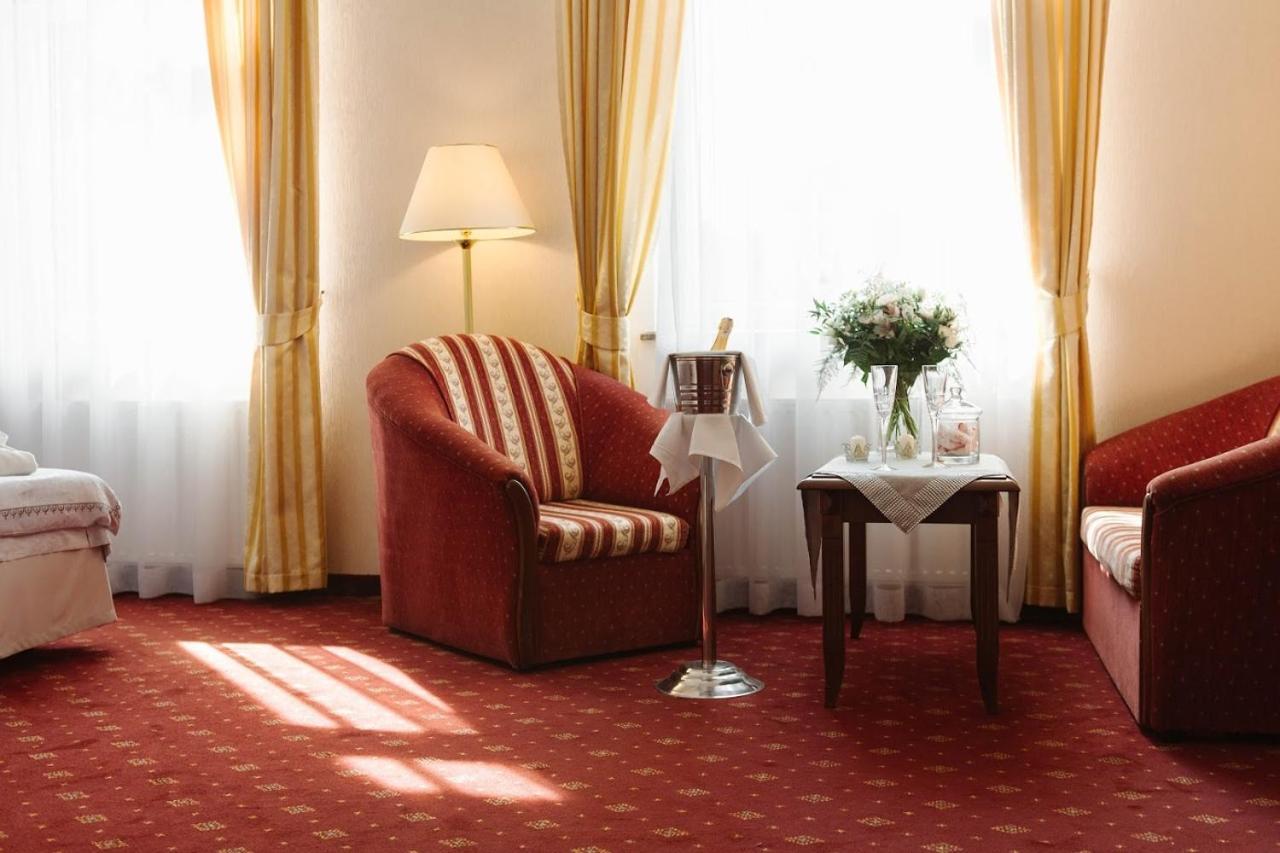 Hotel Jakub Sobieski Oława Esterno foto