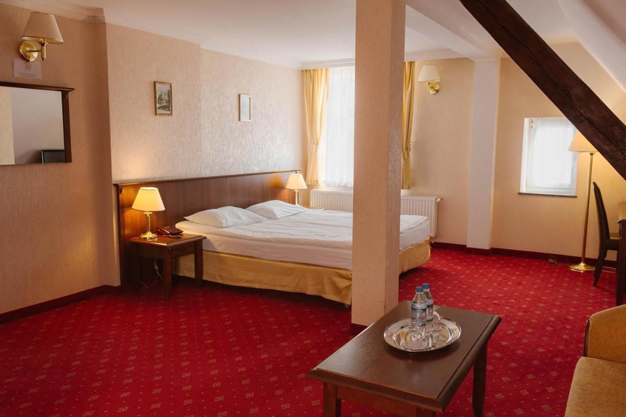Hotel Jakub Sobieski Oława Esterno foto