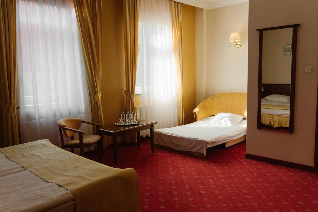 Hotel Jakub Sobieski Oława Esterno foto