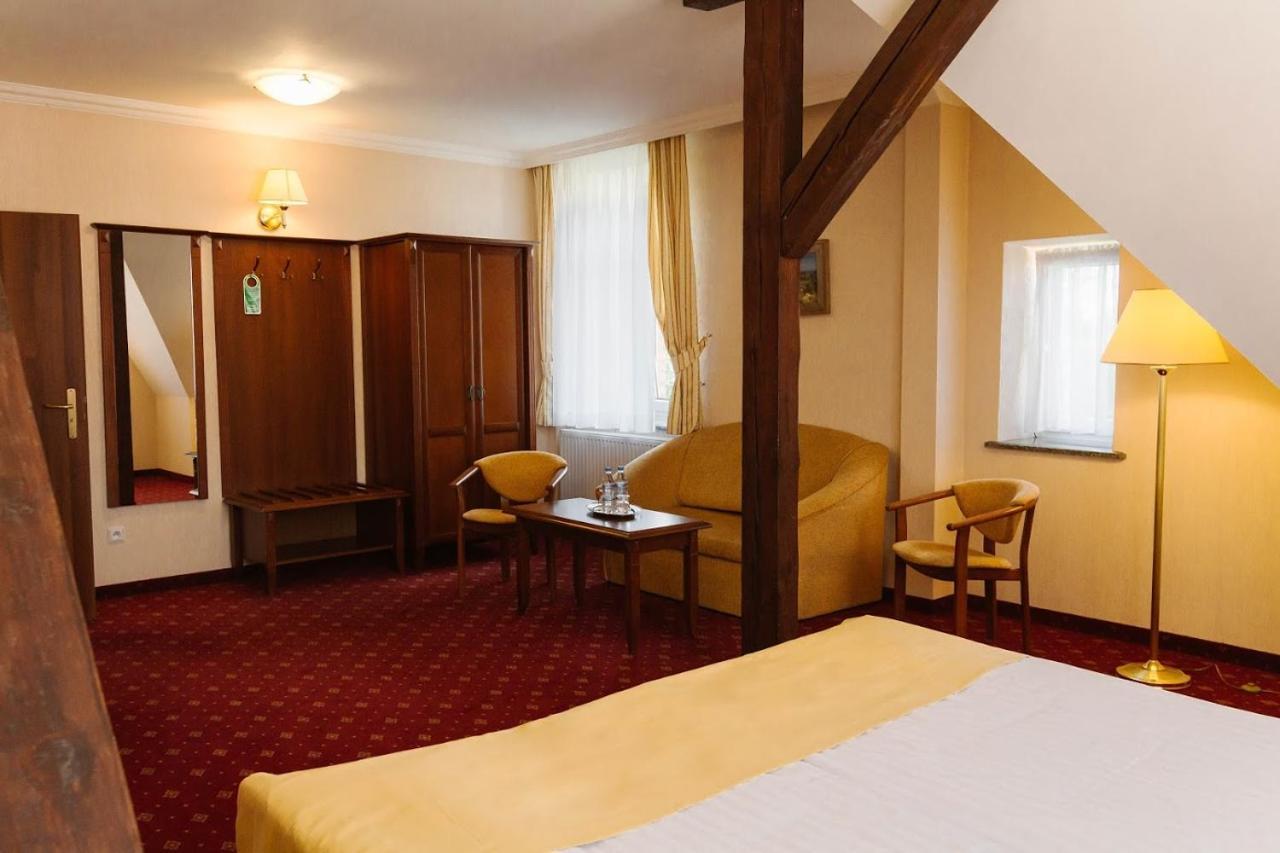 Hotel Jakub Sobieski Oława Esterno foto