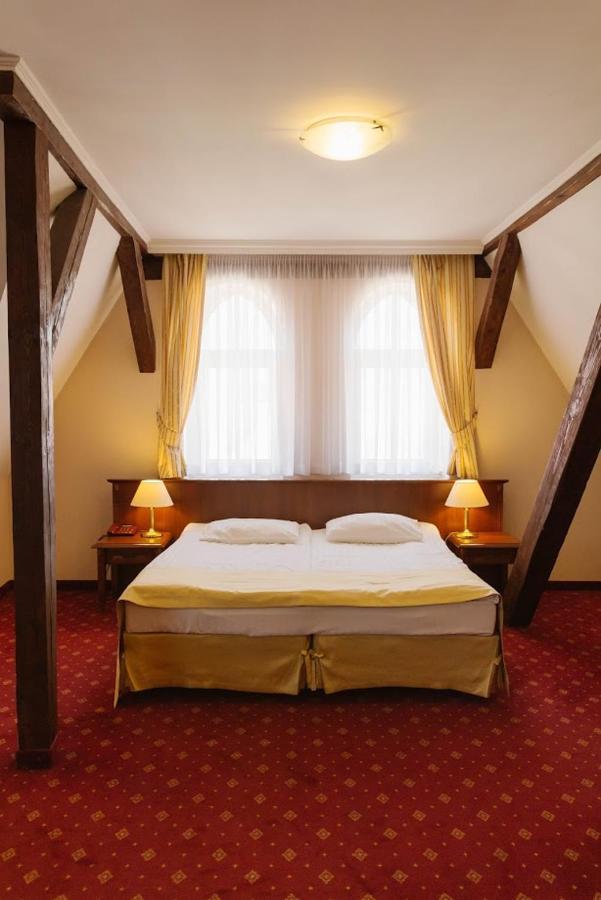 Hotel Jakub Sobieski Oława Esterno foto