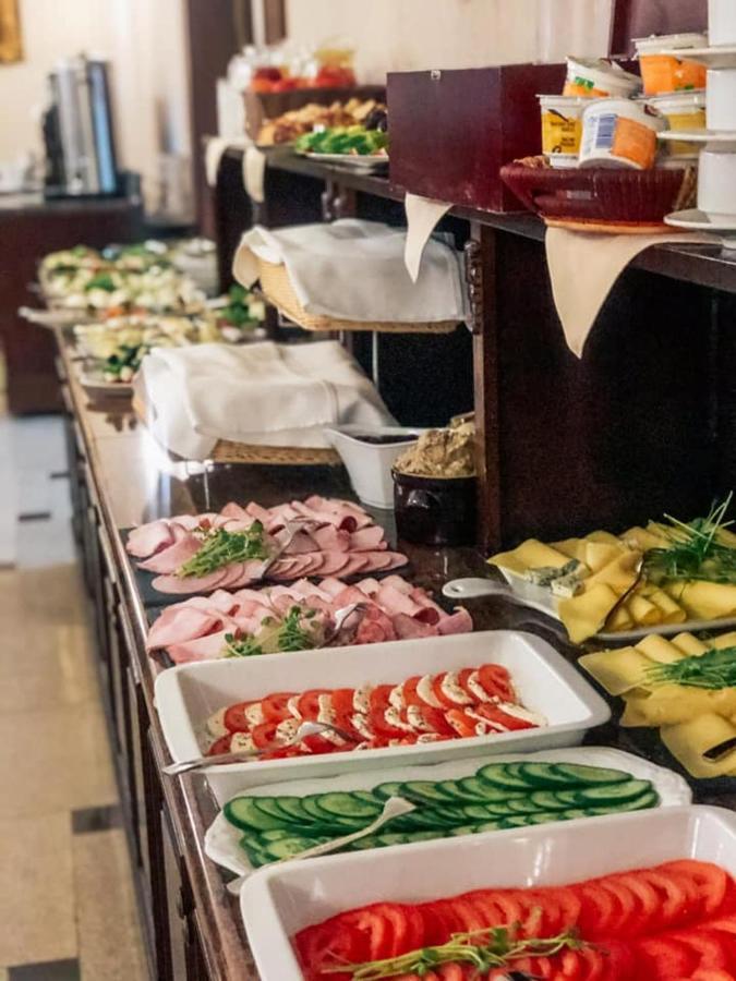 Hotel Jakub Sobieski Oława Esterno foto