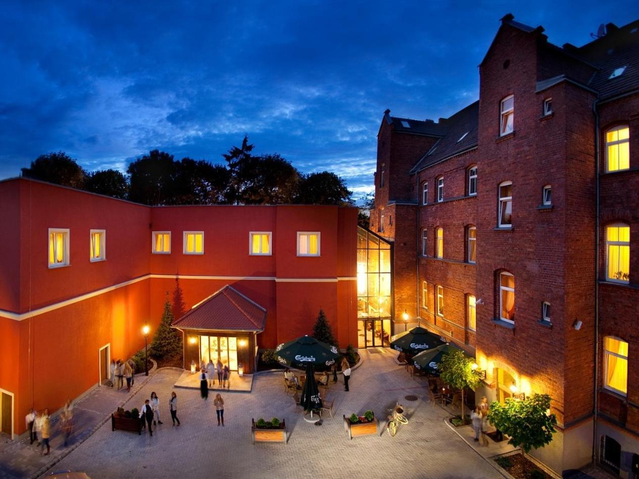 Hotel Jakub Sobieski Oława Esterno foto