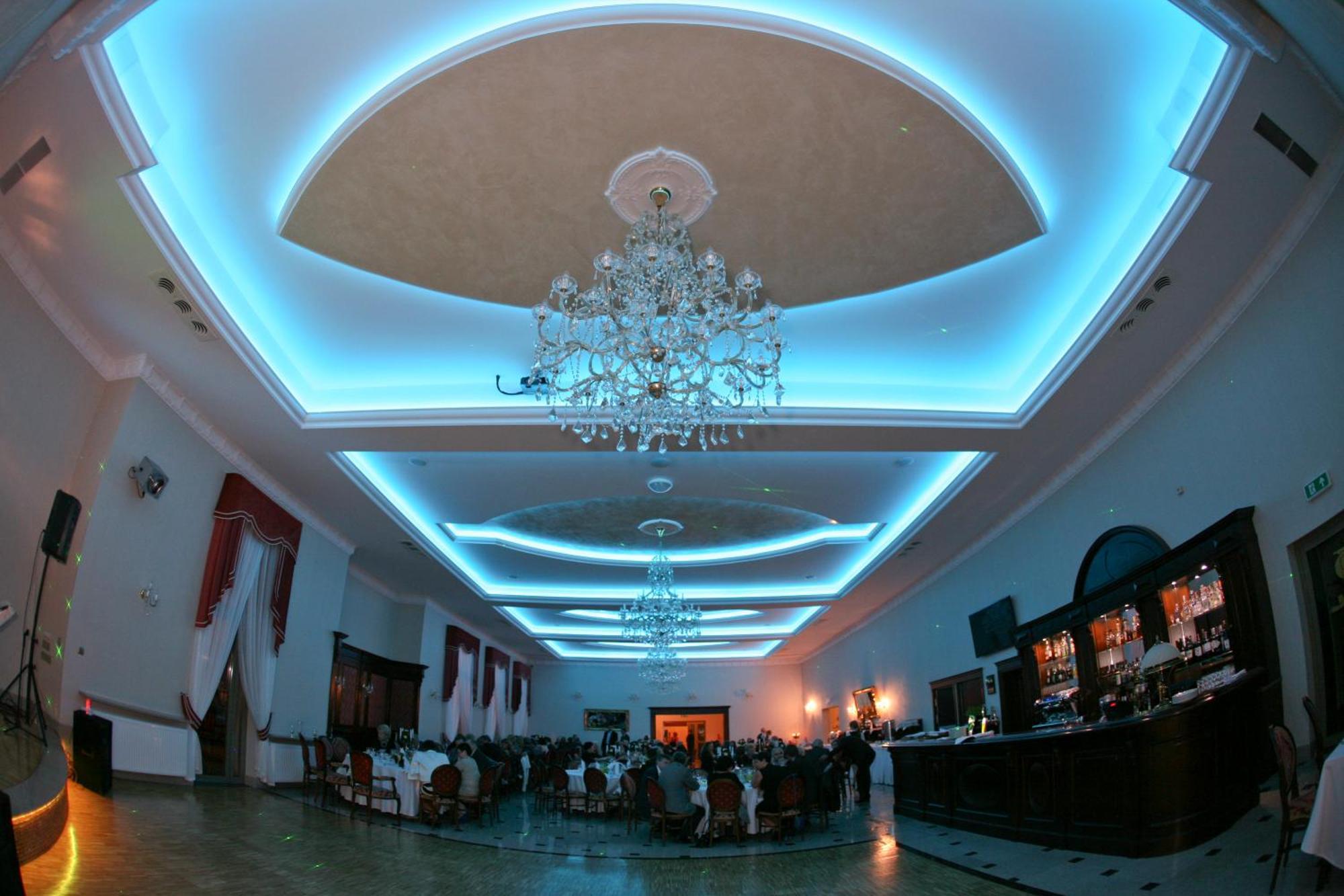 Hotel Jakub Sobieski Oława Esterno foto