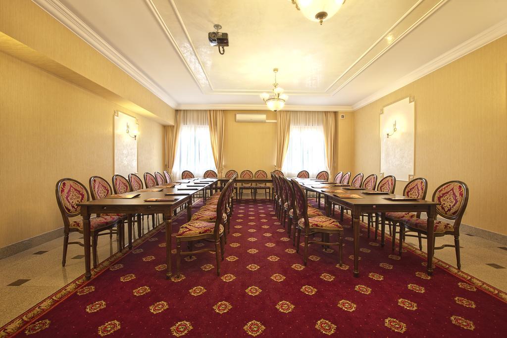 Hotel Jakub Sobieski Oława Esterno foto
